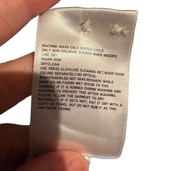 Uniqlo light blue 100% linen button down shirt. Size medium - Picture 5 of 9